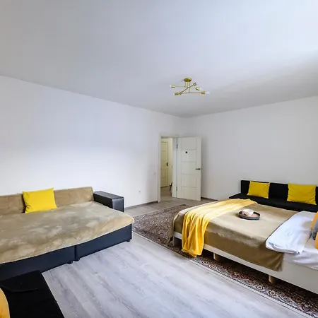 Большая Квартира На 8-9 Человек, С Красивым Видом 47 Almaty Exterior photo