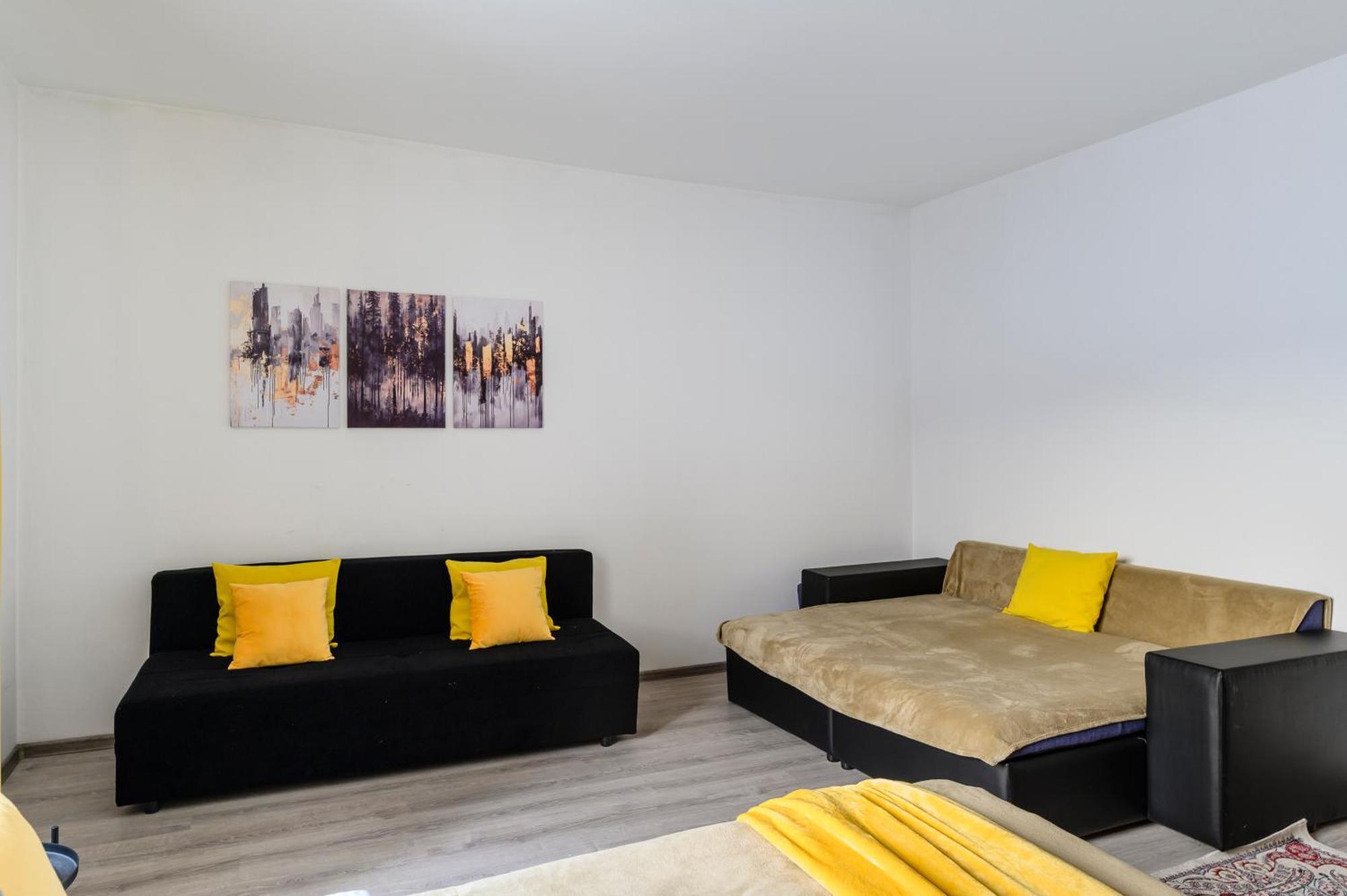 большая на 8-9 человек, с красивым видом 47 Apartment Almaty