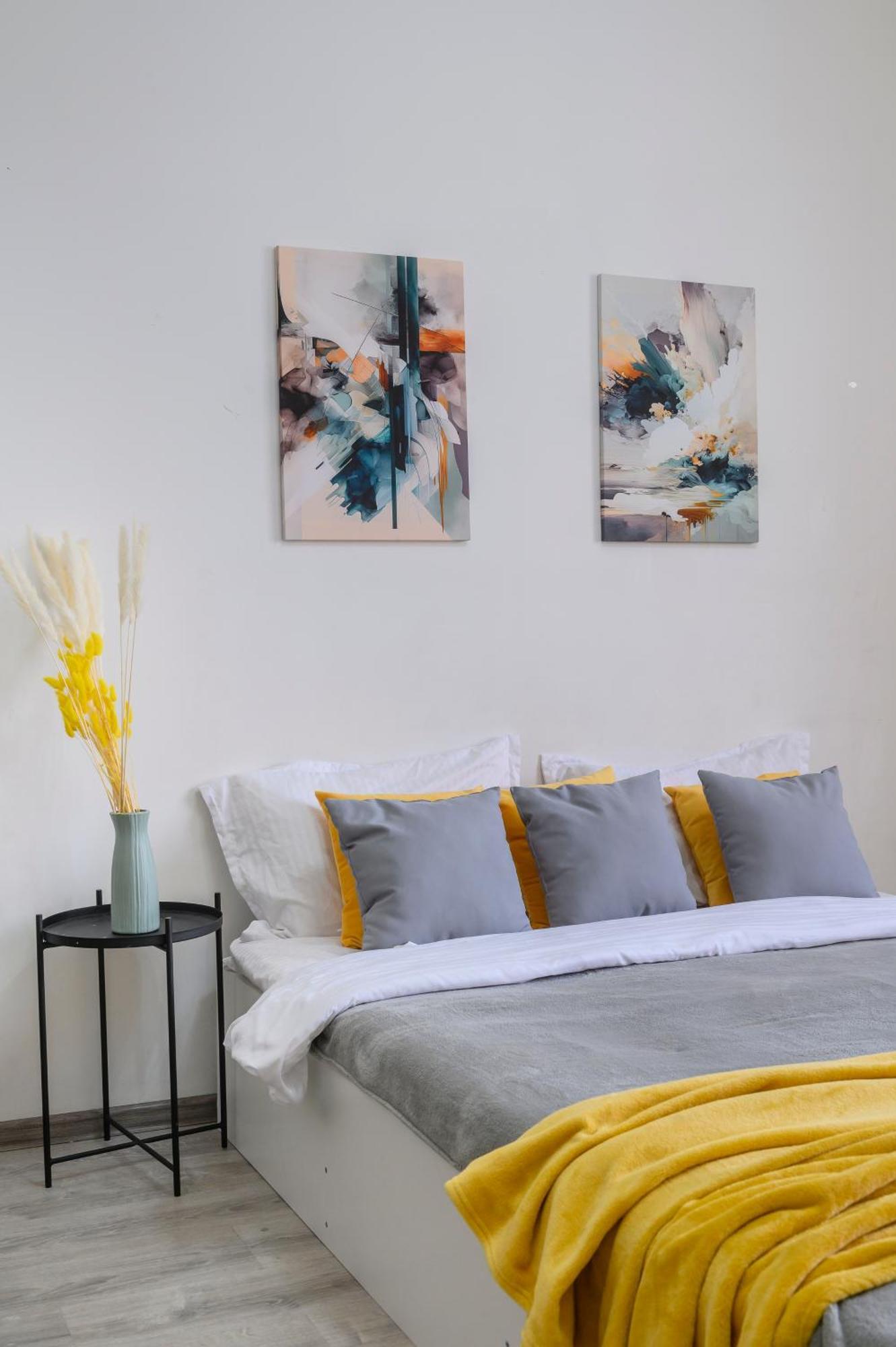 большая на 8-9 человек, с красивым видом 47 Apartment Almaty